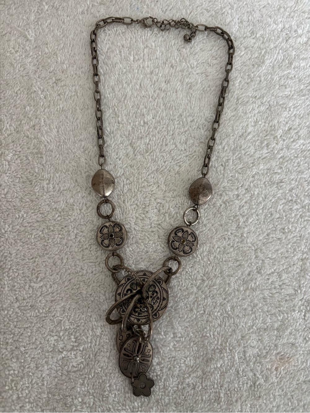 Vintage chunky Silver-Tone Floral Medallion Pendant Necklace - Women Jewelry